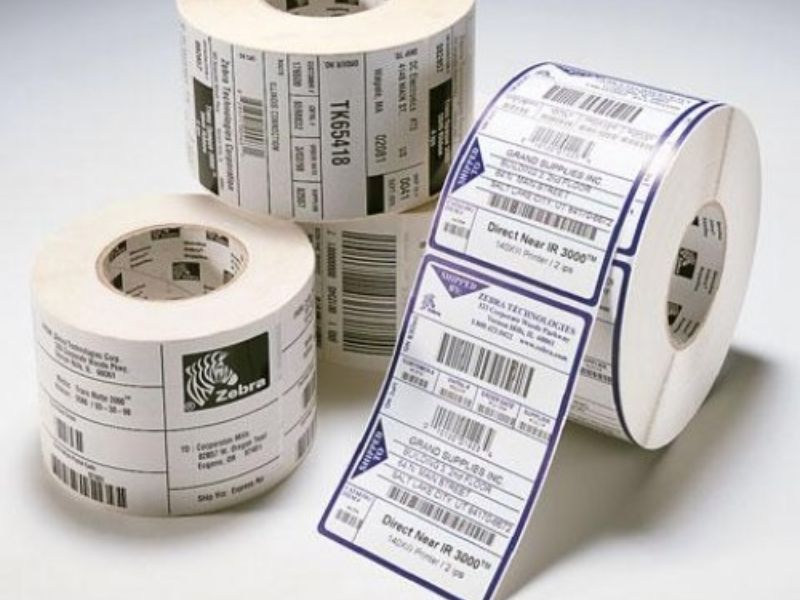 So với in tem nhãn kỹ thuật số, in decal dạng cuộn mang lại sự tiện lợi và tiết kiệm