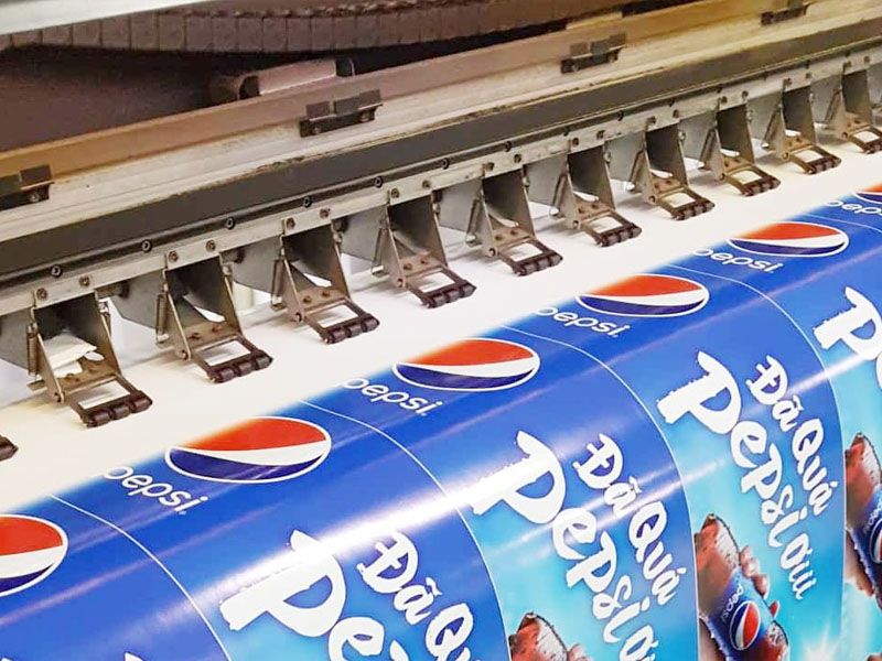 Decal không chỉ được sử dụng trong quảng cáo mà còn có thể được dùng để trang trí