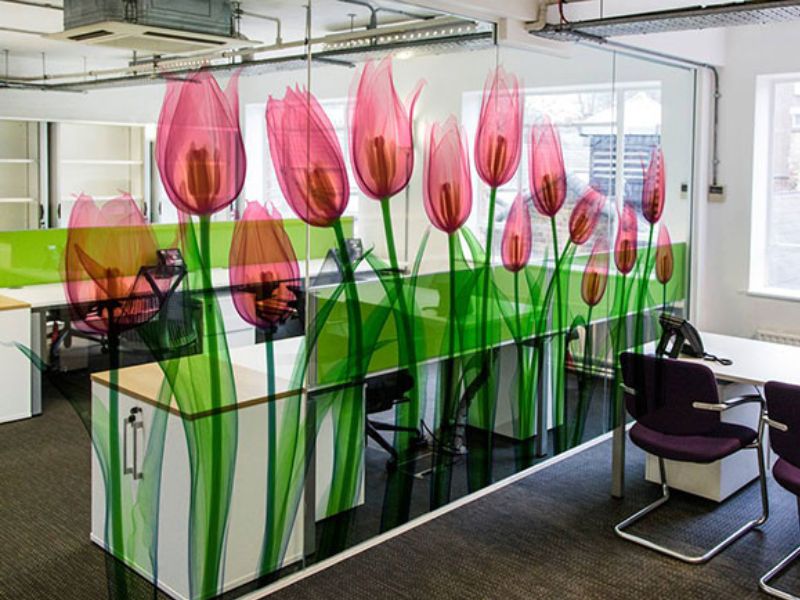 In decal trong dán kính thường được sản xuất từ chất liệu nilon