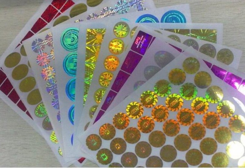 Tem hologram l&agrave; g&igrave;?
