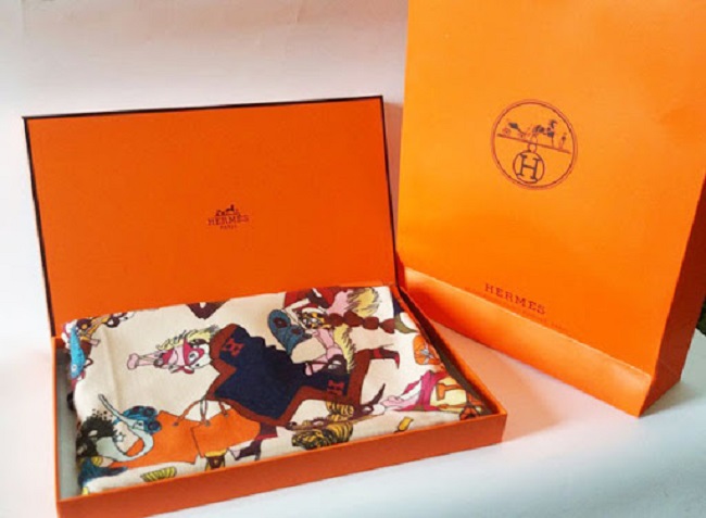 in hộp giấy đựng quần áo